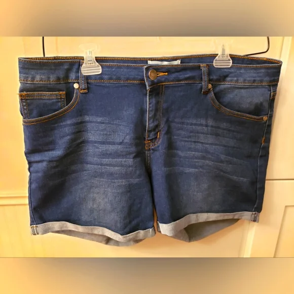 1826 Jean women stretch shorts colour blue size 18